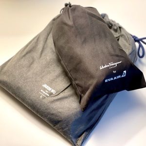 EVA AIR business class Amenity kit and Sleepwear